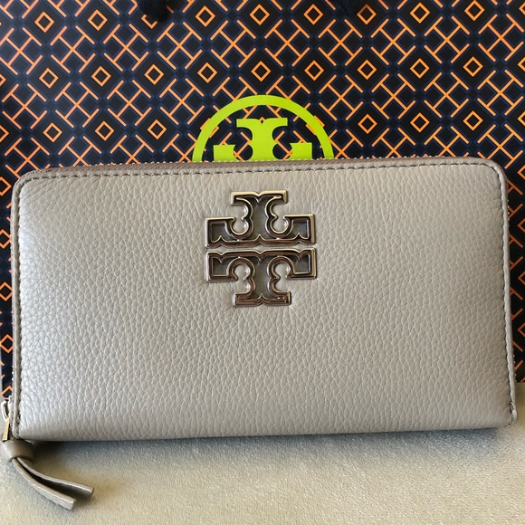 Tory Burch Handbags - NWT Tory Burch Duo Continental Wallet